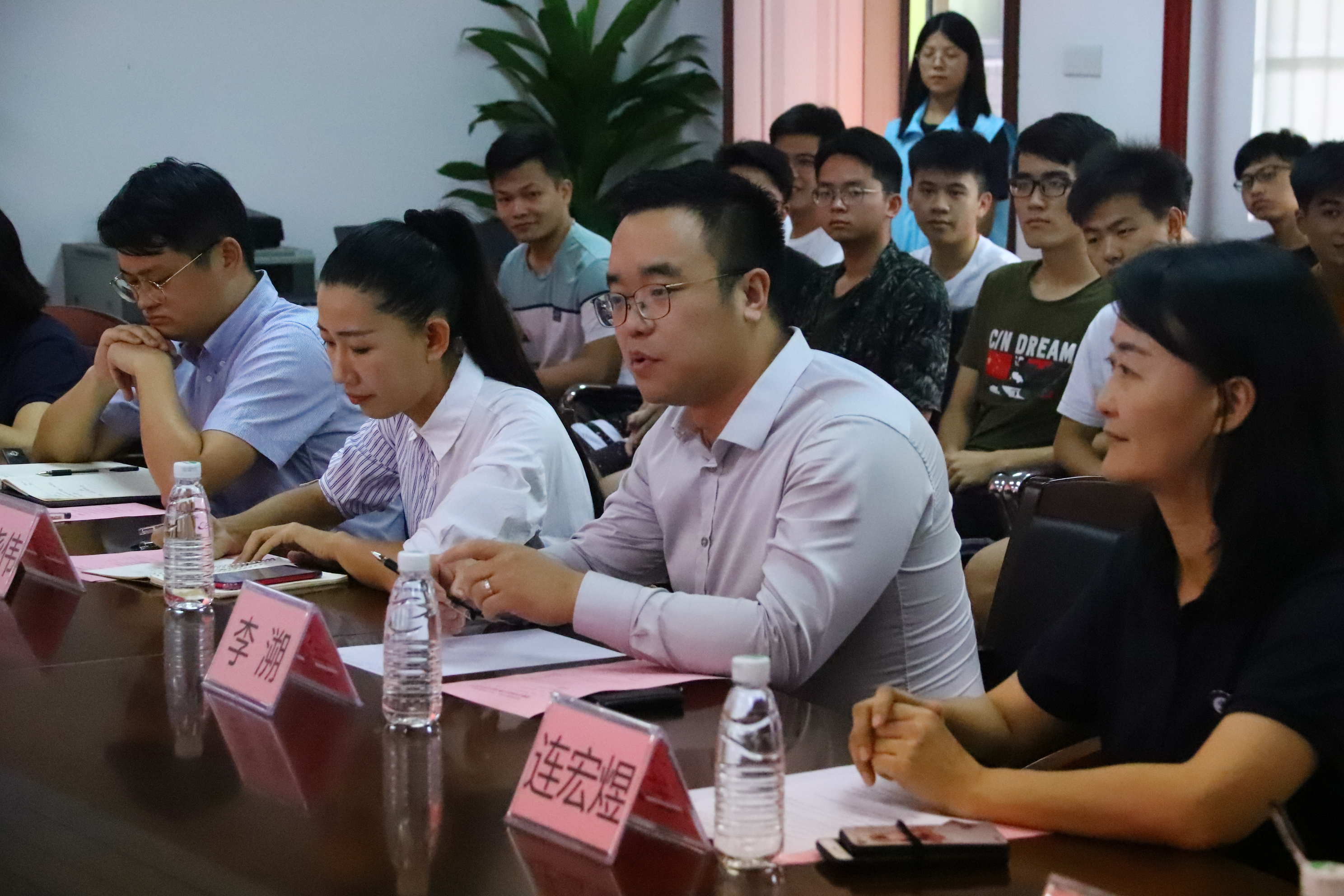 D:\环建学工2019.6\【宣传工作】\【新闻稿】\1 公司动态\​bevictor伟德官网与鹏万里—研途考研东莞分校签署战略合作协议并举行考研导师聘任仪式\2 鹏万里—研途考研东莞分校负责人讲话.jpg